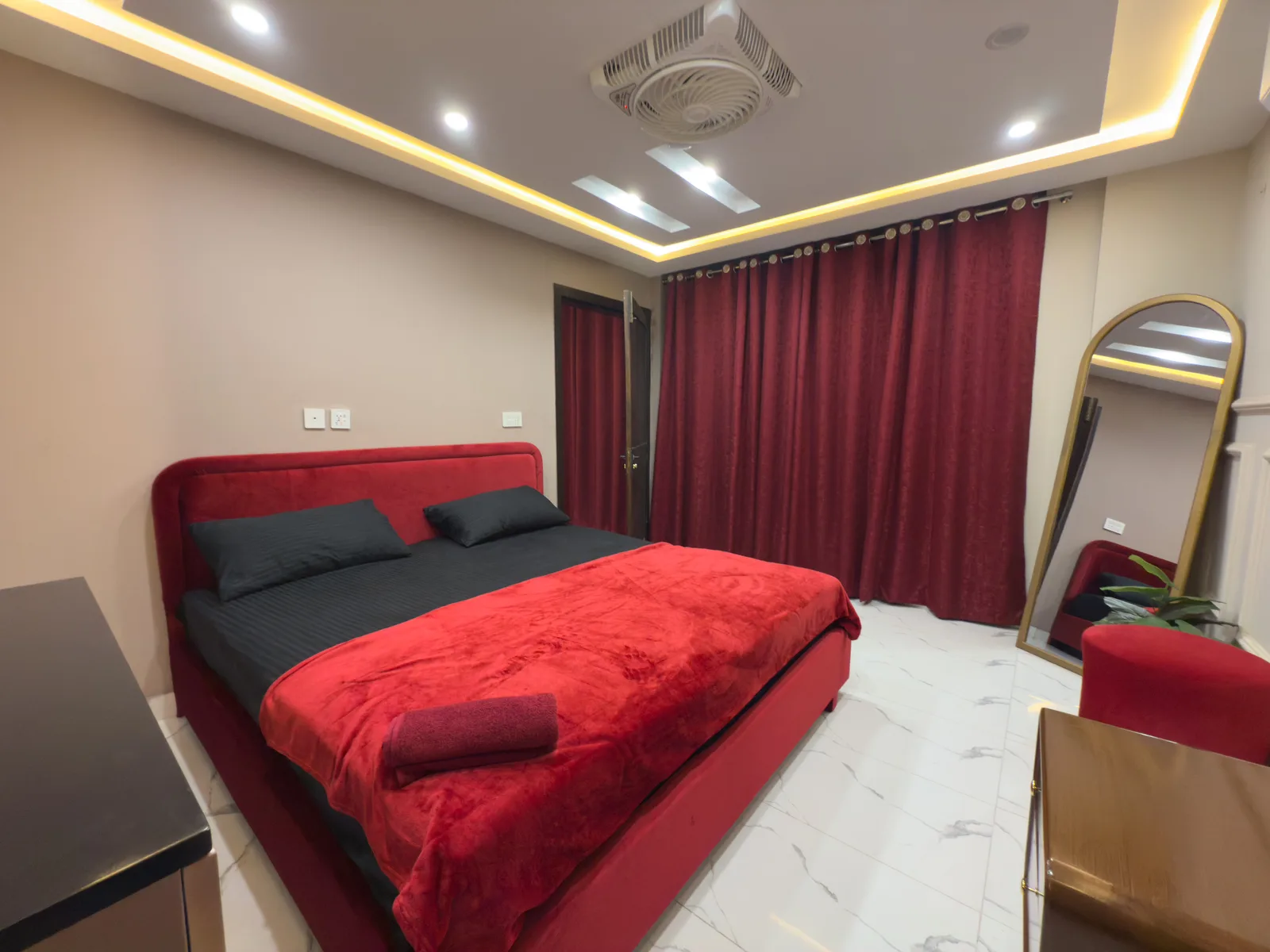 Money Heist Suite photo 4